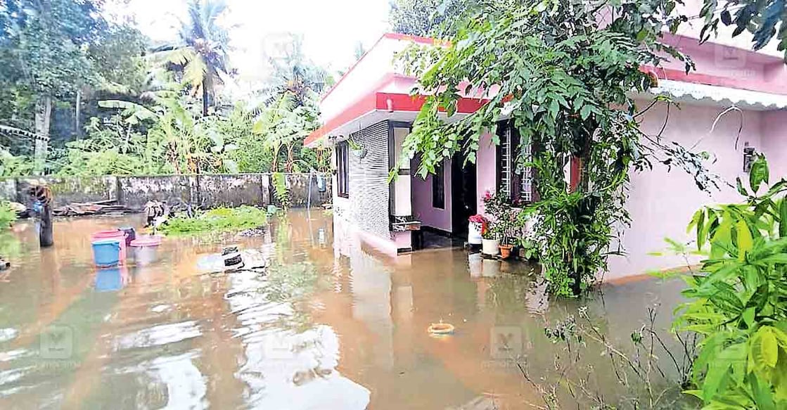 തിരുവാർപ്പ് താമരശ്ശേരി ഭാഗത്ത് വെള്ളം കയറിയപ്പോൾ 