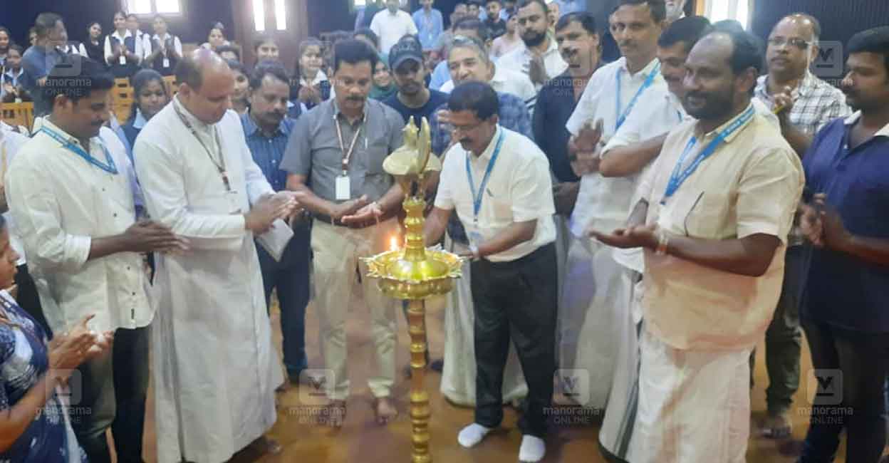 ഹോട്ടൽ ജീവനക്കാർക്കായി പരിശീലന പരിപാടി സംഘടിപ്പിച്ച് അരുവിത്തുറ സെന്റ് ...