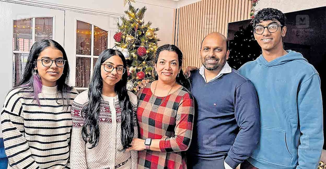 സോജൻ ജോസഫ് ഭാര്യ ബ്രിറ്റ, മക്കളായ ഹന്ന, സാറ, മാത്യു എന്നിവർക്കൊപ്പം.