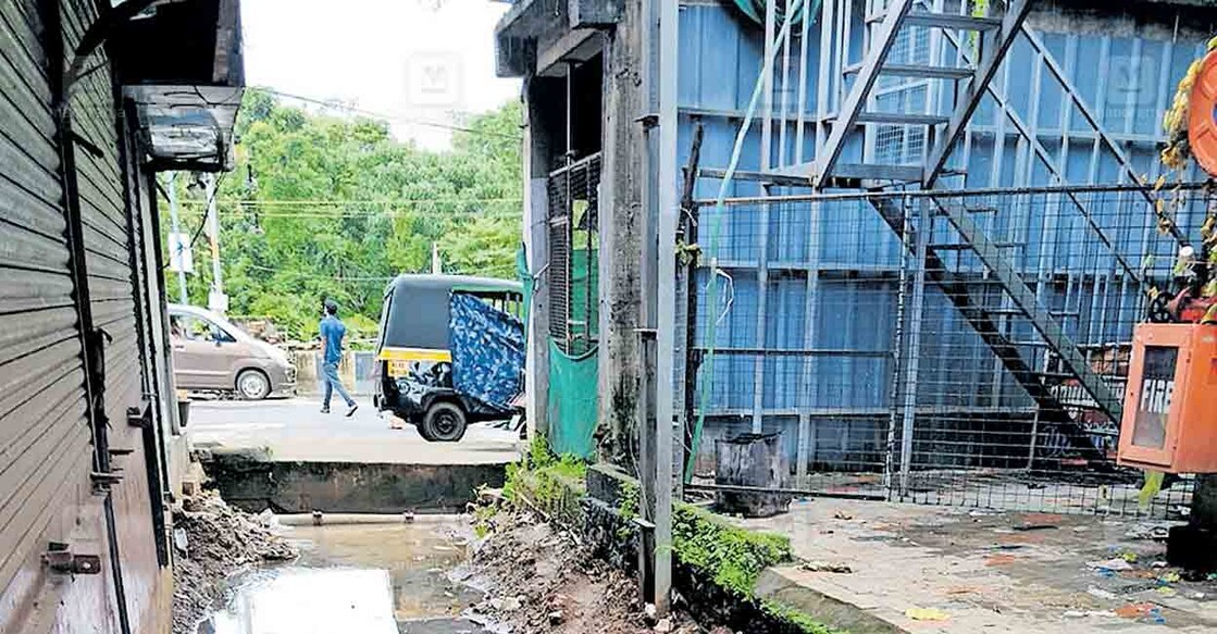 ഏറ്റുമാനൂർ എംസി റോഡിൽ നിന്നും അതിരമ്പുഴ റോഡിലേക്കുള്ള ലിങ്ക് റോഡ് ചെളിക്കുളമായ നിലയിൽ  