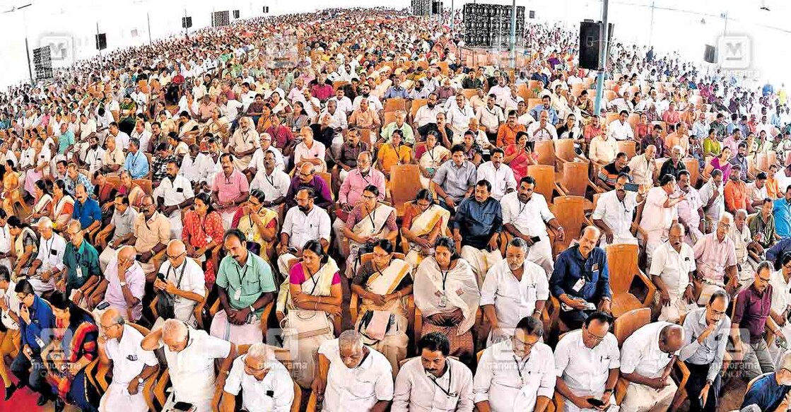 perunna-nss ചങ്ങനാശേരി പെരുന്ന എൻഎസ്എസ് ആസ്ഥാനത്ത് നടന്ന മന്നം ജയന്തി സമ്മേളനത്തിൽ പങ്കെടുക്കാനെത്തിയവർ. ചിത്രം : മനോരമ.