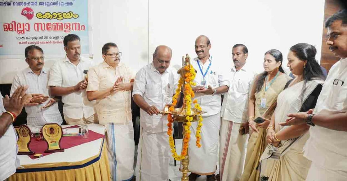 francis-george-inaugurates-phsoa-district-conference-1 പ്ലേയ്സ്മെന്റ് ഹോംനഴ്സിങ് ആൻഡ് സെക്യൂരിറ്റി സർവീസസ് ഓണേഴ്സ് വെൽഫെയർ അസോസിയേഷൻ (പിഎച്ച്എസ്ഒഎ) ജില്ലാ സമ്മേളനം ഫ്രാൻസിസ് ജോർജ് എംപി ഉദ്ഘാടനം ചെയ്യുന്നു.