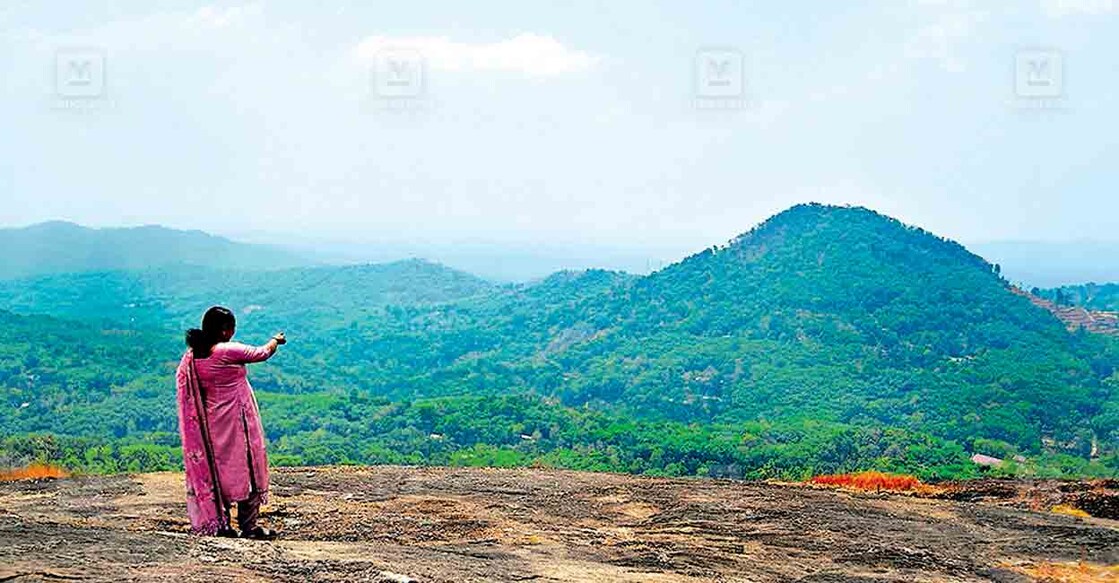 വിശാലമായ പാറപ്പുറവും മനോഹരമായ കാഴ്ചയും; കയറാം, കാണാം എള്ളുമ്പുറംപാറ ...