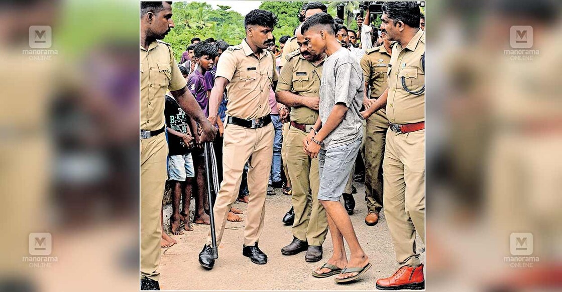 kottayam-murder-case തിരുവാതുക്കലിലെ ഇരട്ടക്കൊലക്കേസ് പ്രതി അസം സ്വദേശി അമിത് ഉറാങ്ങിനെ വെഞ്ചാപ്പള്ളി കടവുപാലത്തിൽ
തെളിവെടുപ്പിനെത്തിച്ചപ്പോൾ. ചിത്രങ്ങൾ: മനോരമ