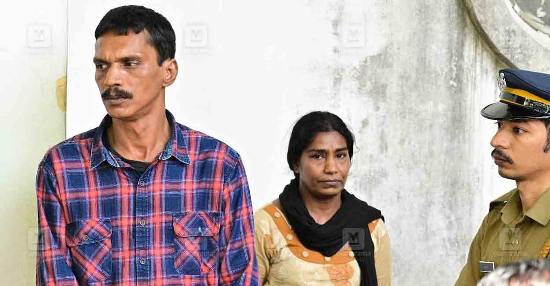 kottayam-vargeese-philip-murder-case-accused-3 പ്രതികളായ കമ്മൽ വിനോദും ഭാര്യ കുഞ്ഞുമോളും വിധി അറിഞ്ഞ ശേഷം കോടതിക്കു പുറത്ത്. ചിത്രം: റിജോ ജോസഫ് / മനോരമ