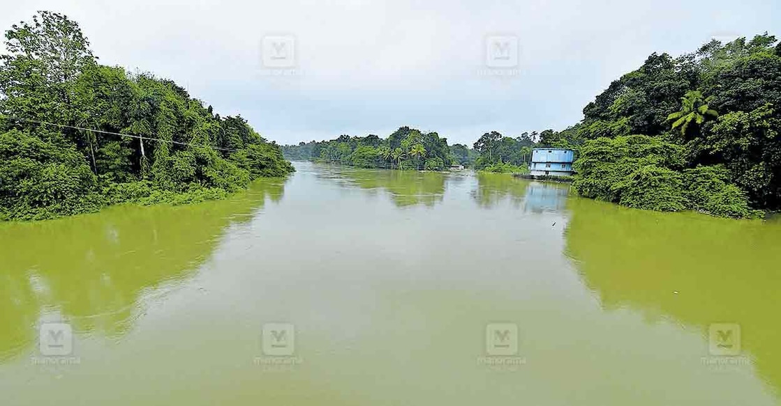 kottayam-meenachill-water-raising കനത്ത മഴയിൽ
നിറഞ്ഞു
കവിഞ്ഞൊഴുകുന്ന മീനച്ചിലാർ.