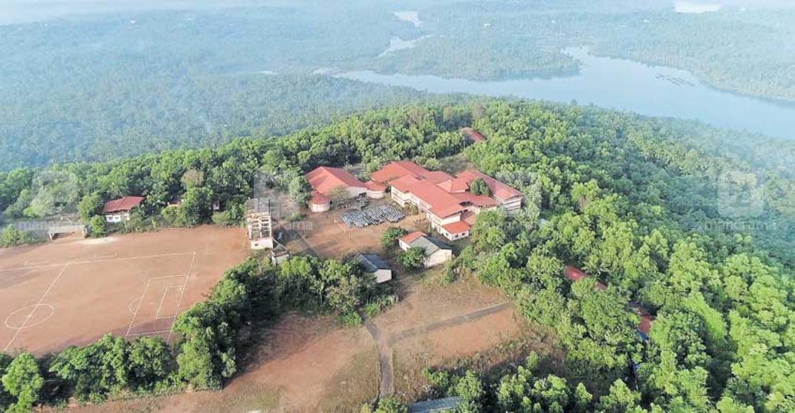 Kozhikode News വടകര മണിയൂരിലെ ജവഹർ നവോദയ വിദ്യാലയത്തിന്റെ ആകാശദൃശ്യം