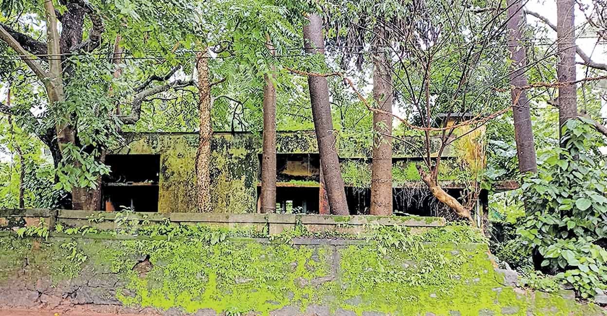 ജല അതോറിറ്റി ഓഫിസ് ഭൂമി സിപിഎം നിയന്ത്രിത സ്ഥാപനത്തിനു കൈമാറാൻ നീക്കം