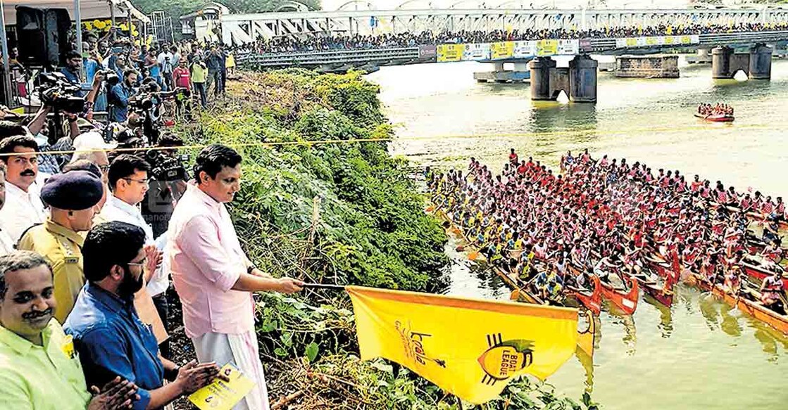 
ഫറോക്ക് ചാലിയാറിൽ സംഘടിപ്പിച്ച ചാംപ്യൻസ് ബോട്ട് ലീഗ് മന്ത്രി പി.എ.മുഹമ്മദ് റിയാസ്  ഫ്ലാഗ് ഓഫ് ചെയ്യുന്നു.