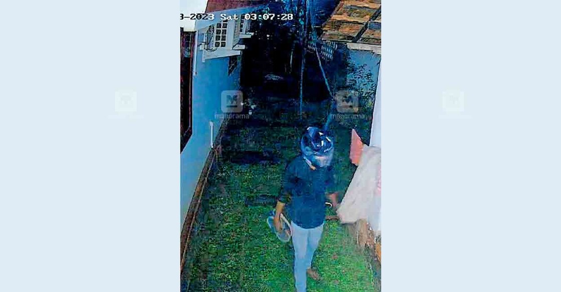 മോഷ്ടാവിന്റേതെന്നു സംശയിക്കുന്ന ദൃശ്യം സിസിടിവി ക്യാമറയിൽ പതിഞ്ഞപ്പോൾ