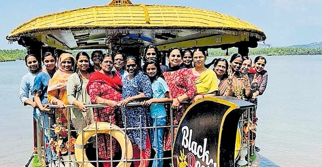 തിരുവമ്പാടി വനിത കൂട്ടായ്മയുടെ ദേശാടനം യാത്രാസംഘം