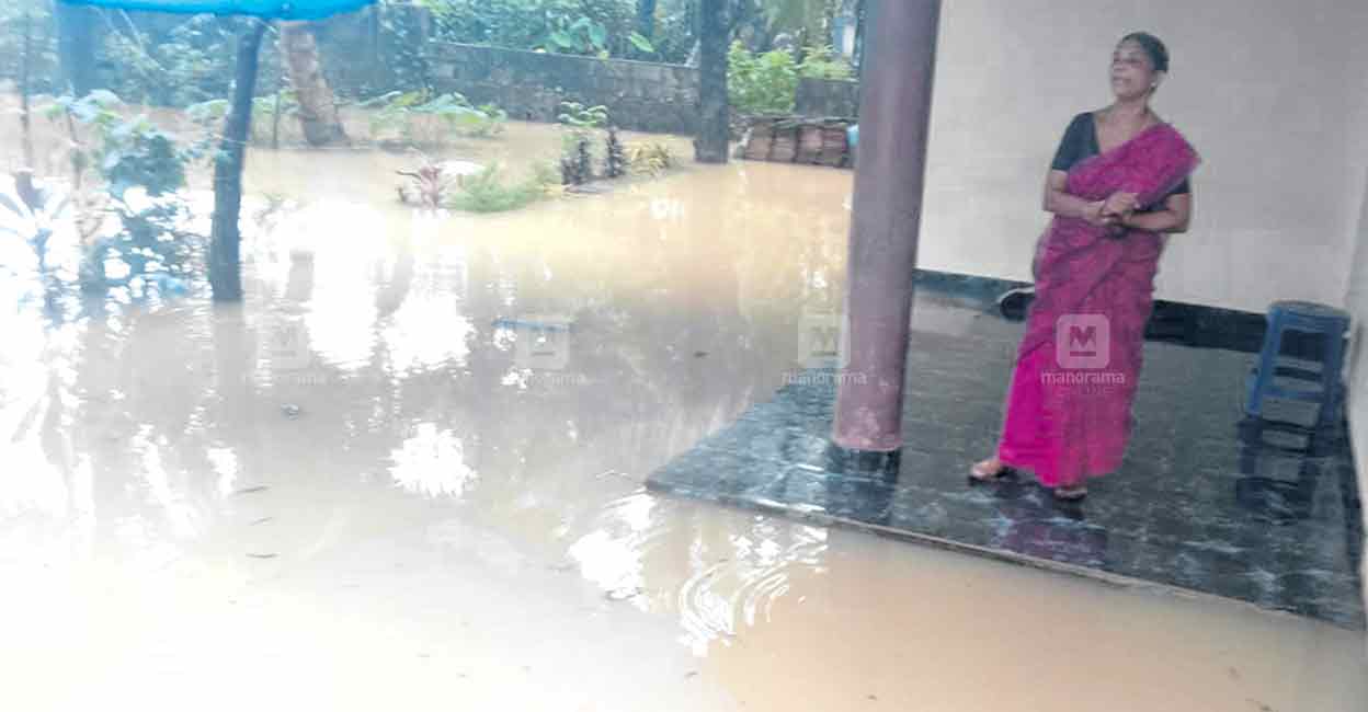 കെടി ബസാറിൽ നൂറോളം വീടുകൾ വെള്ളത്തിൽ; കാരണം അശാസ്ത്രീയ കലുങ്ക് നിർമാണം