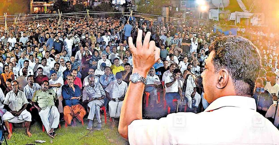 kozhikode-pv-anvar
മാമി തിരോധാന കേസ് ആക്ഷൻ കമ്മിറ്റി കോഴിക്കോട്ടു നടത്തിയ വിശദീകരണ പൊതുയോഗത്തിൽ പി.വി.അൻവർ എംഎൽഎ പ്രസംഗിക്കുന്നു. ചിത്രം: മനോരമ.