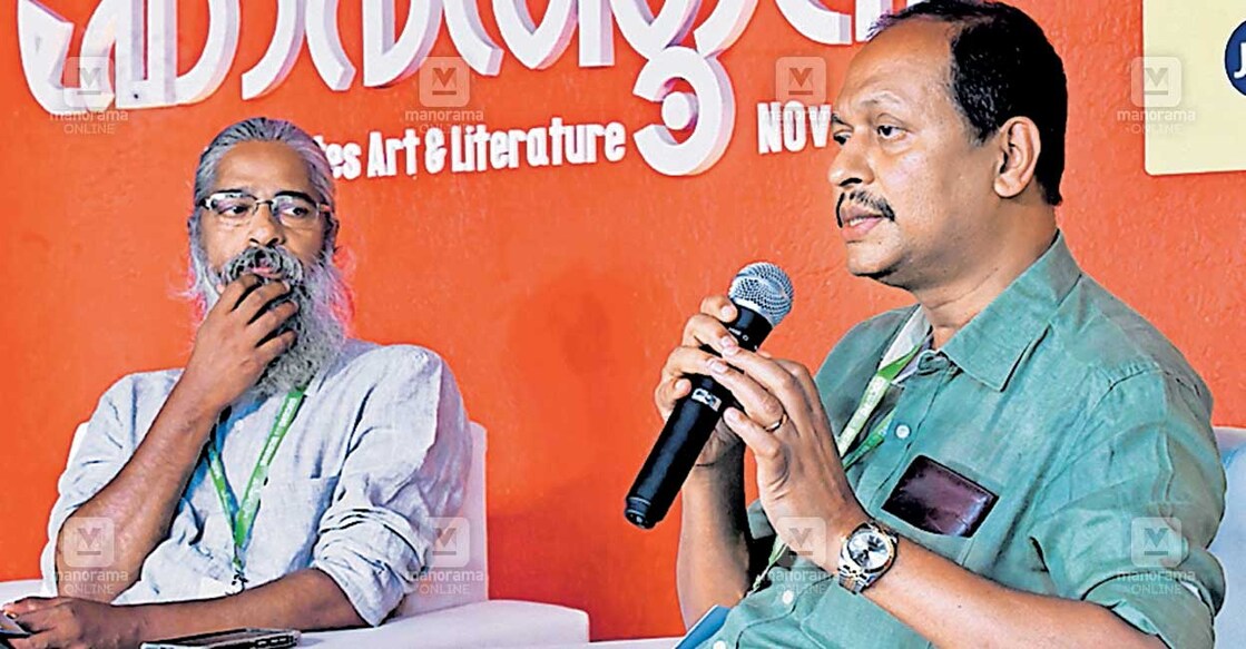 ഹോർത്തൂസ് ചർച്ചയിൽ സാന്റമോണിക്ക ചെയർമാൻ ഡെന്നി തോമസ് വട്ടക്കുന്നേൽ സംസാരിക്കുന്നു. എം.വി.ബിജുലാൽ സമീപം.   
