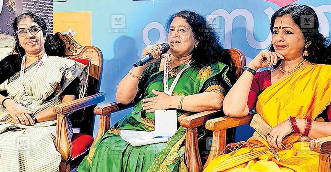 മനോരമ ഹോർത്തൂസ് കലാസാഹിത്യോത്സവത്തിന്റെ ഭാഗമായി ഹോർത്തൂസ് പുസ്തകശാലയിൽ നടന്ന സംവാദത്തിൽ സാഹിത്യകാരി കെ.പി.സുധീര സംസാരിക്കുന്നു. ഡോ.ഇ.പി.ജ്യോതി, രജനി 
സുരേഷ് എന്നിവർ സമീപം. 
