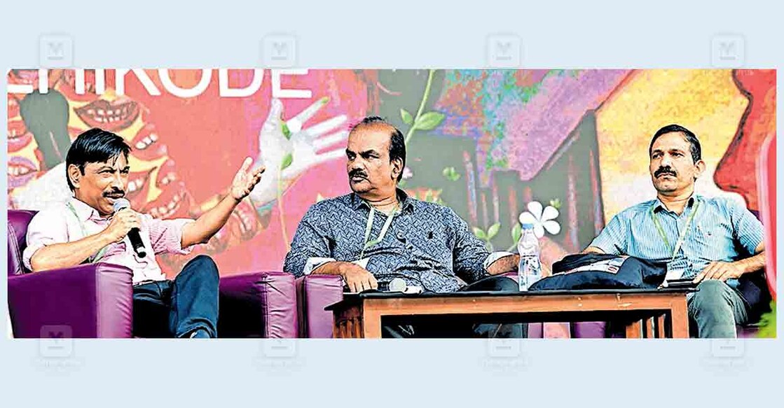 മലയാള മനോരമ ‘ഹോർത്തൂസ്’ കലാസാഹിത്യോത്സവത്തിൽ 
‘കുഴിച്ചെടുക്കുന്ന ‌‌ചരിത്രം, കുഴിച്ചുമൂടുന്ന ചരിത്രം’ എന്ന സെഷനിൽ കെ.കെ.മുഹമ്മദ്, എം.സി.വസിഷ്ഠ്, വി.വി.ഹരിദാസ് എന്നിവർ.  
