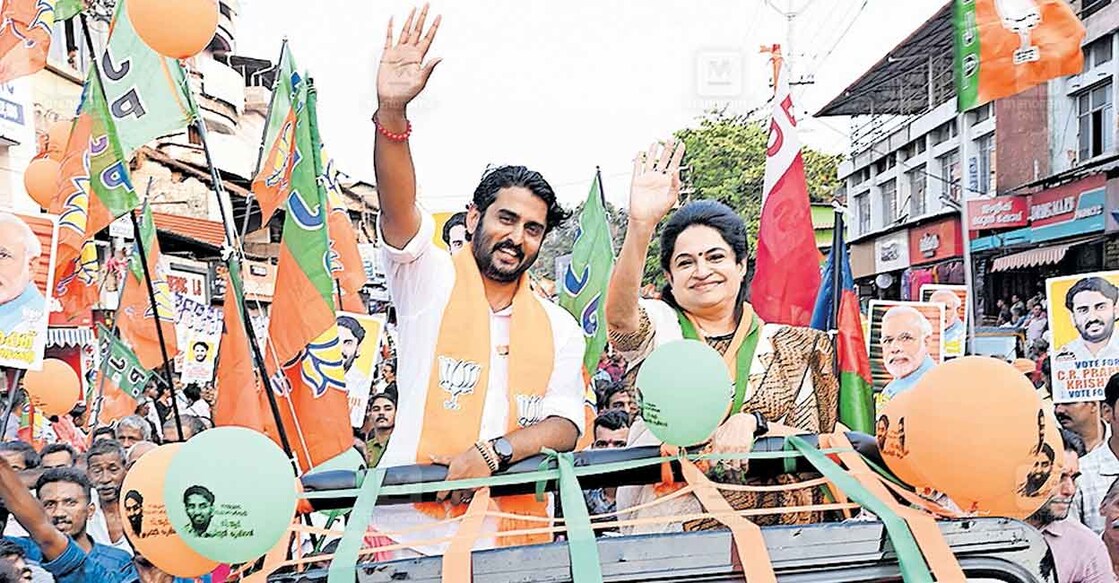padmaja വടകരയിൽ എൻഡിഎ സ്ഥാനാർഥി സി.ആർ.പ്രഫുൽ കൃഷ്ണൻ നടത്തിയ റോഡ് ഷോ. പത്മജ വേണുഗോപാൽ സമീപം.