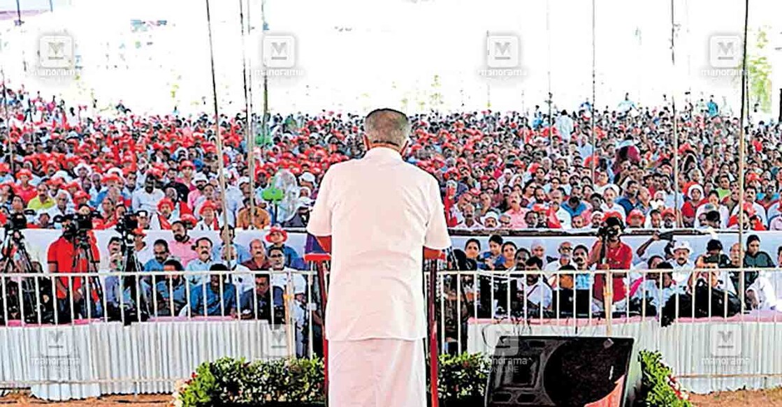 Kozhikode-ldf-vijayan തിരുവമ്പാടി മണ്ഡലം എൽഡിഎഫ് തിരഞ്ഞെടുപ്പു പ്രചാരണ റാലി മുക്കത്ത് മുഖ്യമന്ത്രി പിണറായി വിജയൻ ഉദ്ഘാടനം ചെയ്യുന്നു.