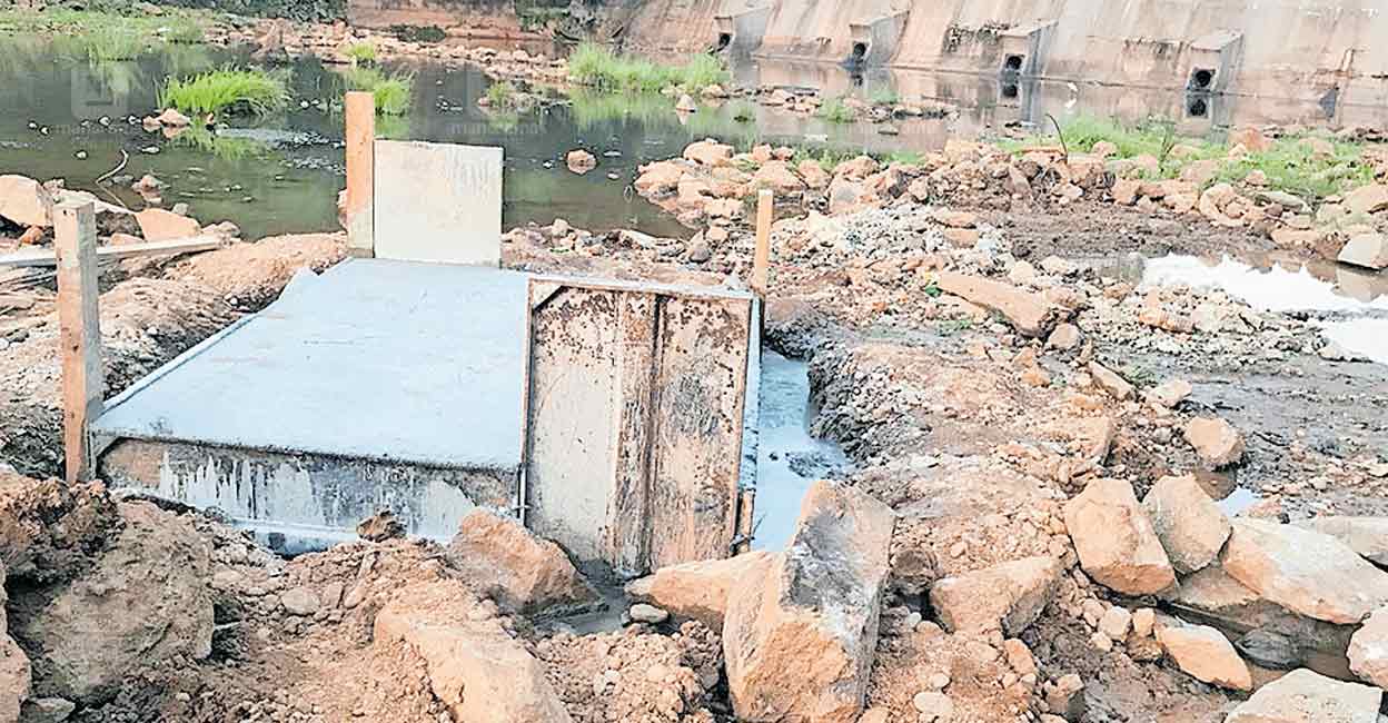 പുഴയിൽ കോൺക്രീറ്റ് ഭിത്തി; ജലജീവൻ പൈപ്പിന്റെ സുരക്ഷ ഉറപ്പാക്കുന്നു
