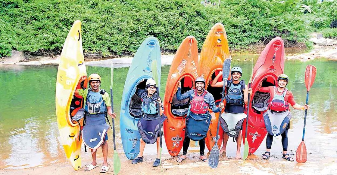 മലബാർ റിവർ ഫെസ്റ്റിവൽ പത്താമത് രാജ്യാന്തര വൈറ്റ് വാട്ടർ കയാക്കിങ് ചാംപ്യൻഷിപ്പിന്റെ ഭാഗമായി പുലിക്കയം ചാലിപ്പുഴയിൽ പരിശീലനത്തിന് എത്തിയ കയാക്കിങ് താരങ്ങൾ. 