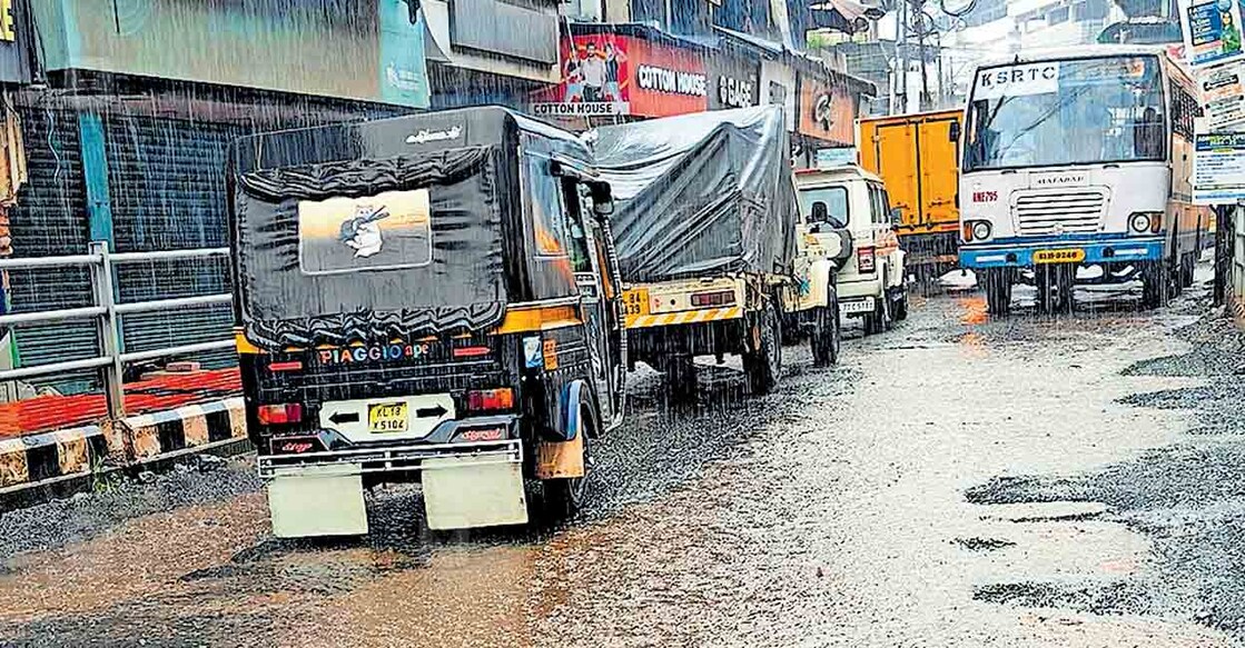 കുറ്റ്യാടി – തൊട്ടിൽപാലം റോഡിലെ ഗതാഗതക്കുരുക്ക്  
