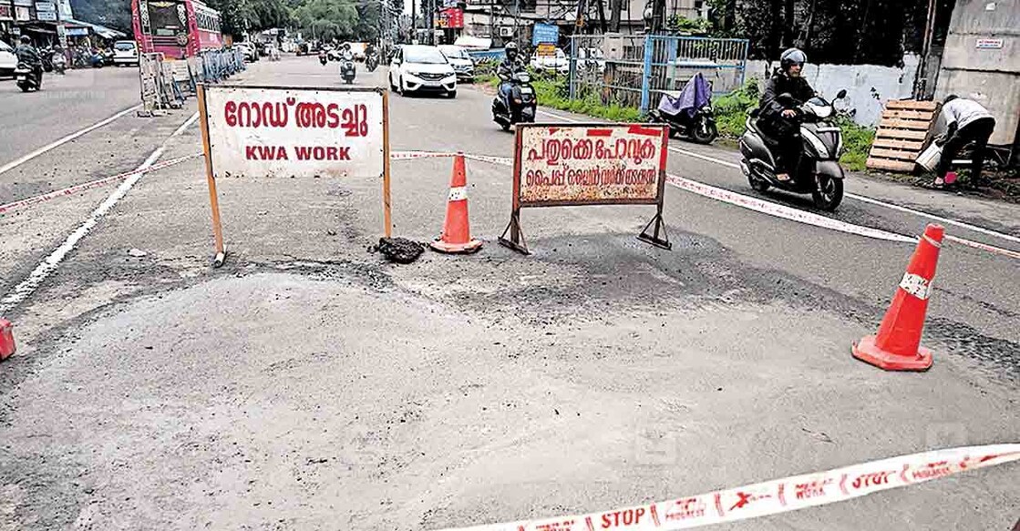 എരഞ്ഞിപ്പാലം പോസ്റ്റ് ഓഫിസിനു സമീപം വയനാട് റോഡിൽ  അധികൃതർ അറ്റകുറ്റപ്പണി നടത്തി കുഴി അടച്ചപ്പോൾ. ചിത്രം: മനോരമ  