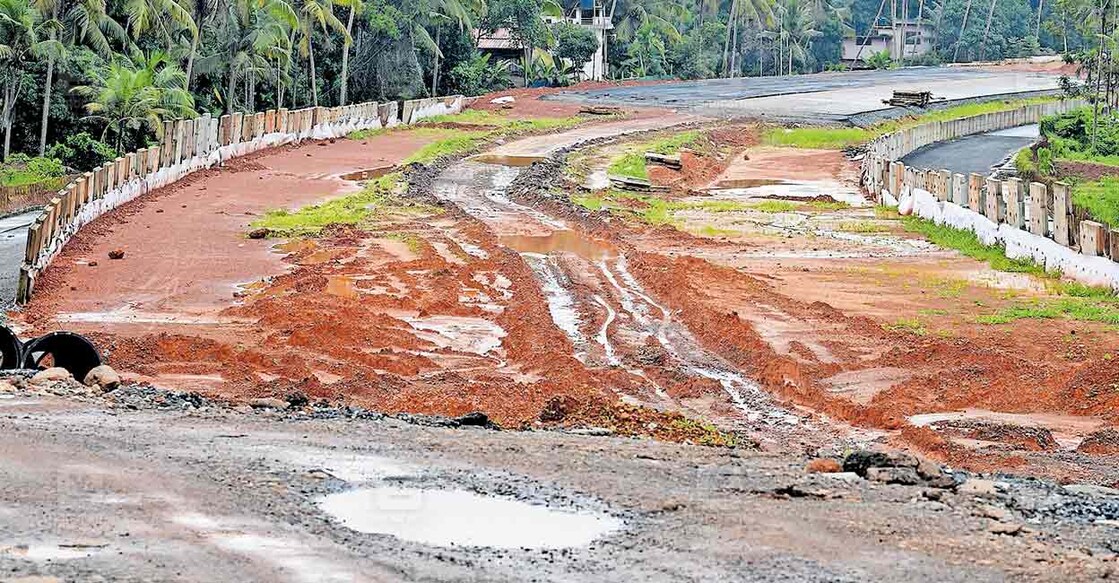 കൊയിലാണ്ടി ടൗൺ ഒഴിവാക്കി ചെങ്ങോട്ടുകാവ് മുതൽ നന്തി ബസാർ വരെ  പുതുതായി നിർമിക്കുന്ന ദേശീയപാത പൂർത്തിയാവാത്ത നിലയിൽ. ചിത്രങ്ങൾ : മനോരമ  