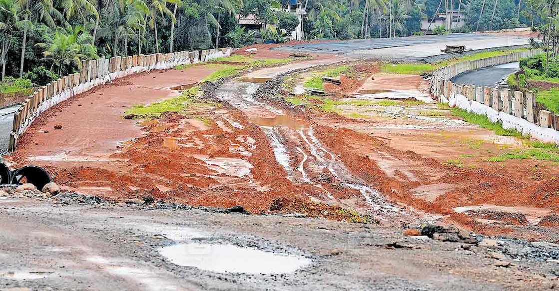 chengottu-nandi-road കൊയിലാണ്ടി ടൗൺ ഒഴിവാക്കി ചെങ്ങോട്ടുകാവ് മുതൽ നന്തി ബസാർ വരെ പുതുതായി നിർമിക്കുന്ന ദേശീയപാത പൂർത്തിയാവാത്ത നിലയിൽ. ചിത്രങ്ങൾ : മനോരമ