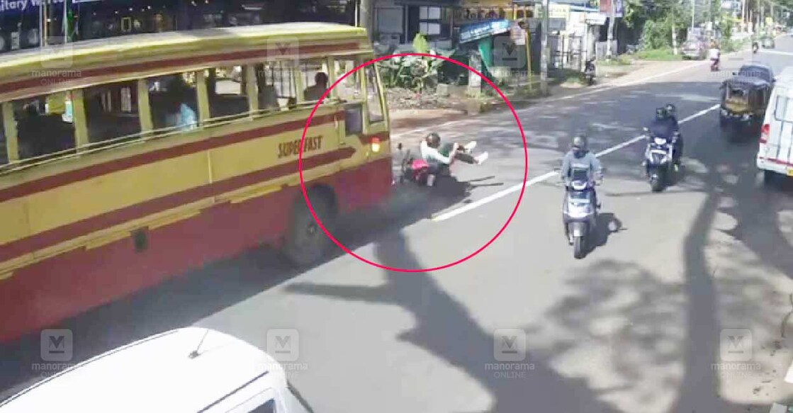 ksrtc-bike-accident-kozhikode ksrtc-bike-accident-kozhikode