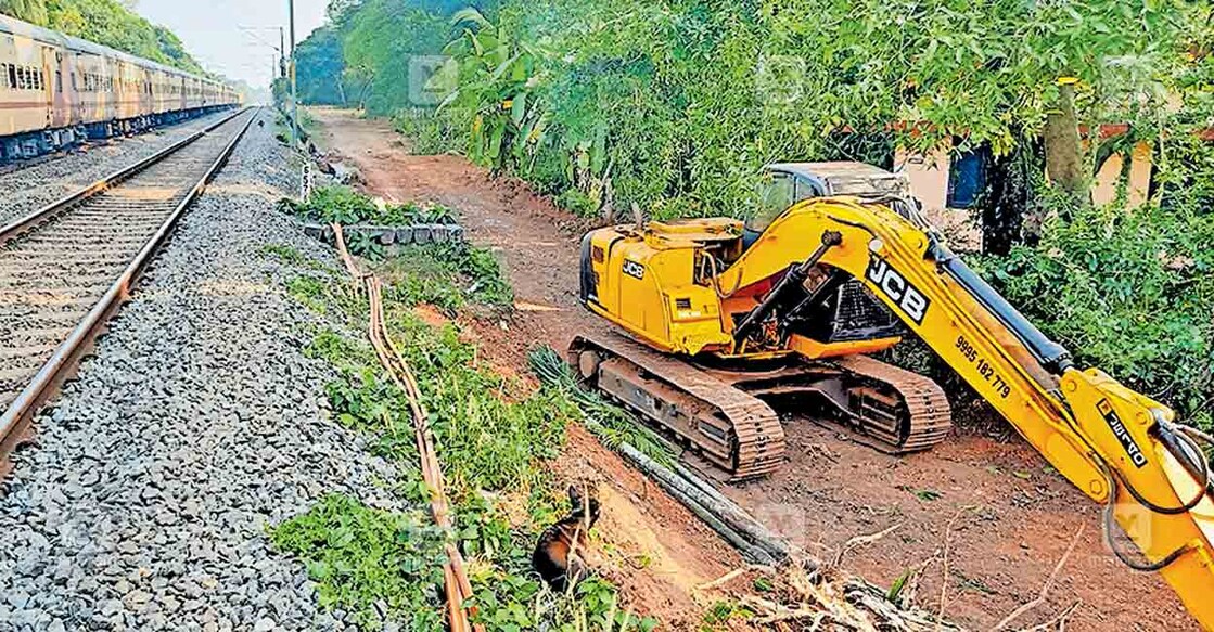 കുണ്ടായിത്തോട് ആമാംകുനി റെയിൽ അടിപ്പാത നിർമാണത്തിനുള്ള പ്രാഥമിക പ്രവൃത്തികൾ
തുടങ്ങിയപ്പോൾ.