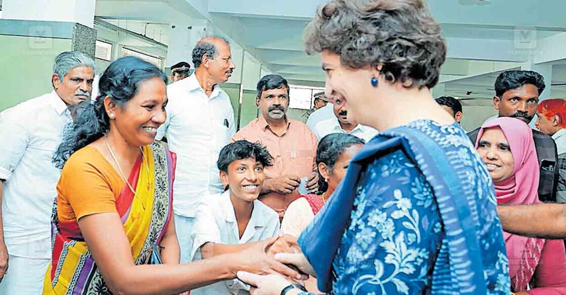
പ്രിയങ്ക ഗാന്ധി എംപി തിരുവമ്പാടി നിയോജക മണ്ഡലംതലം ബൂത്ത് ലവൽ നേതാക്കളുമായുളള കൂടിക്കാഴ്ചയ്ക്ക് മുക്കത്ത് എത്തിയപ്പോൾ.  
