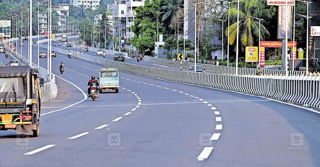 ദേശീയപാത നിർമാണം അവസാനഘട്ടത്തിലെത്തിയ വെങ്ങളം– രാമനാട്ടുകാര റീച്ചിലെ തൊണ്ടയാട്–പന്തീരാങ്കാവ് ഭാഗം. ചിത്രം: മനോരമ  
