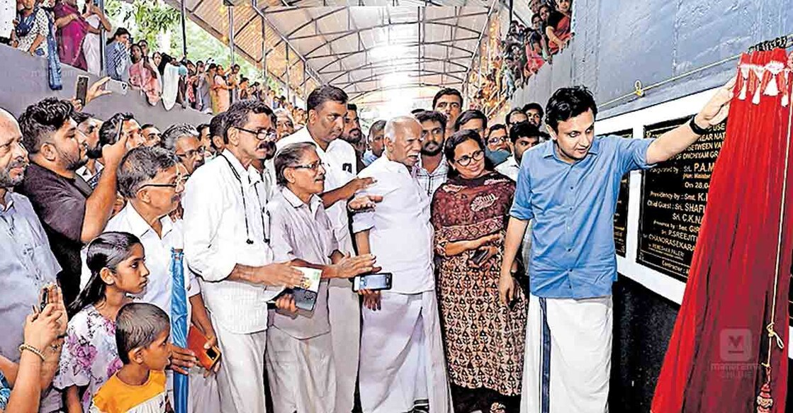 kozhikode-nadapuram-railway-underpass-innauguration നാദാപുരംറോഡ് റെയിൽവേ അടിപ്പാത മന്ത്രി പി.എ.മുഹമ്മദ് റിയാസ് ഉദ്ഘാടനം ചെയ്യുന്നു.