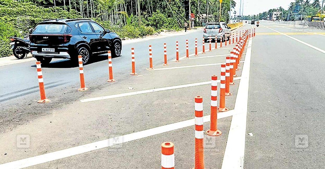 ramanattukara-jn രാമനാട്ടുകര നിസരി ജംക്ഷനു സമീപം സർവീസ് റോഡിലേക്കുള്ള പ്രവേശനം വിലക്കി ദേശീയപാതയിൽ ട്രാഫിക് കോണുകൾ സ്ഥാപിച്ചപ്പോൾ.