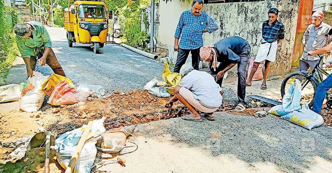 jayanthy-road കഴിഞ്ഞ ദിവസം ടാറിങ് നടത്തിയ നല്ലളം ജയന്തി റോഡിനു കുറുകെ കുഴിയെടുത്തു പൈപ്പിടുന്നു.