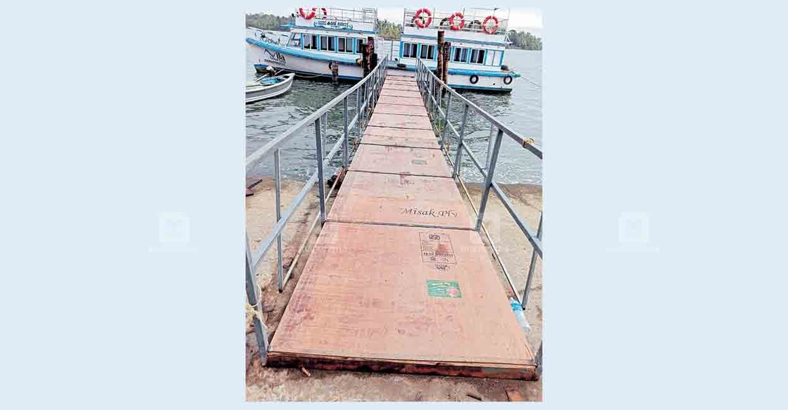 അഴിമുഖം യാത്രാ ബോട്ട് സർവീസ് ഇന്നു തുടങ്ങും