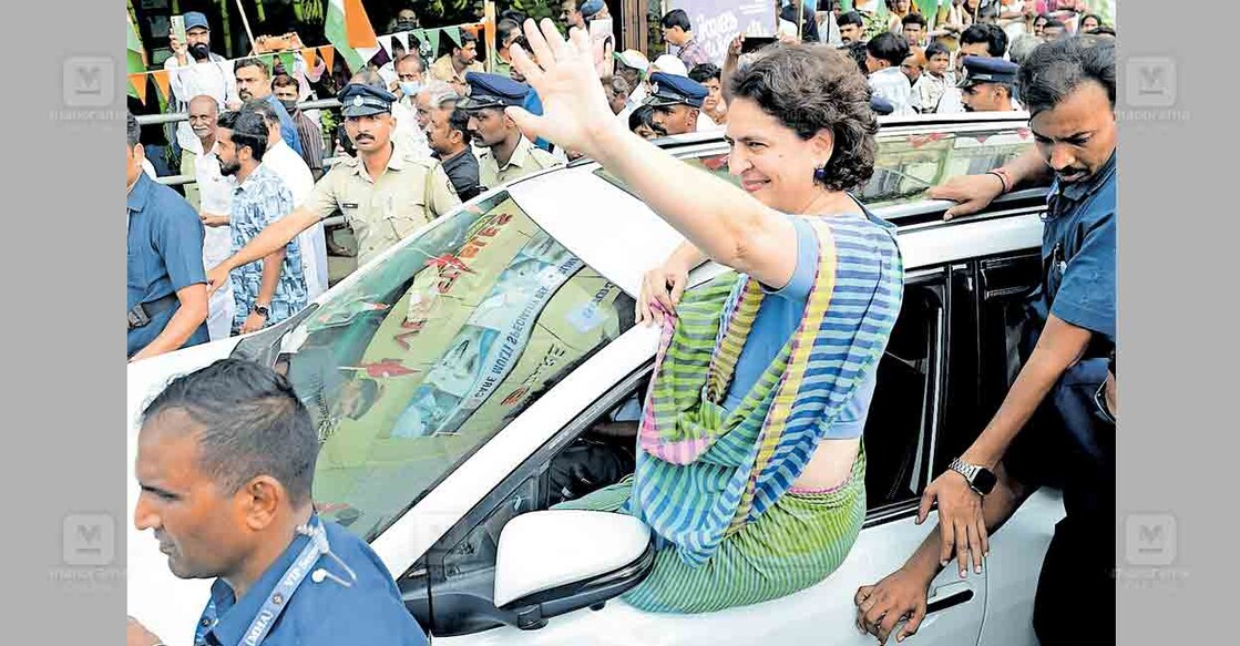 പ്രിയാഭിവാദ്യം... യുഡിഎഫ് സ്ഥാനാർഥി പ്രിയങ്ക ഗാന്ധി വാഹനത്തിലിരുന്ന് പനമരത്ത് നടത്തിയ റോഡ് ഷോയ്ക്കിടെ പ്രവർത്തകരെ അഭിവാദ്യം ചെയ്യുന്നു. ചിത്രം: മനോരമ  
