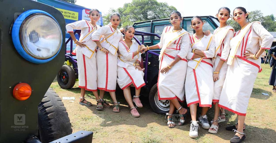 kalolsavam-2 എച്ച്എസ് വിഭാഗം ഒന്നാം സ്ഥാനം നേടിയ മലപ്പുറം സെന്റ് ജമ്മാസ് എച്ച്എസ്എസ്.