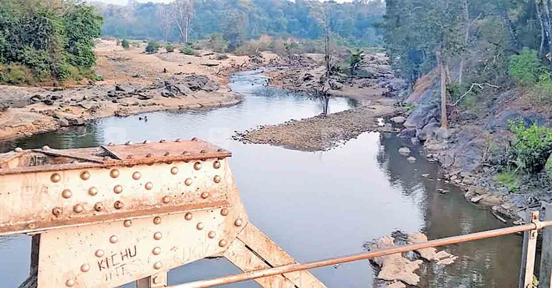 കരുളായി വനത്തിൽ കരിമ്പുഴയിൽ വിദ്യാർഥിനികൾ മുങ്ങിമരിച്ച കരിമ്പുഴയിലെ നെടുങ്കയം ഭാഗം. ഡോസൻ പാലത്തിൽനിന്നുള്ള ദൃശ്യം.  
