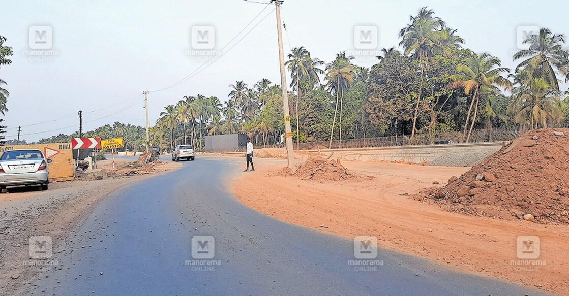 ആറുവരിപ്പാതയിൽ നിർമാണം പുരോഗമിക്കുന്ന പൊന്നാനി ഭാഗം.