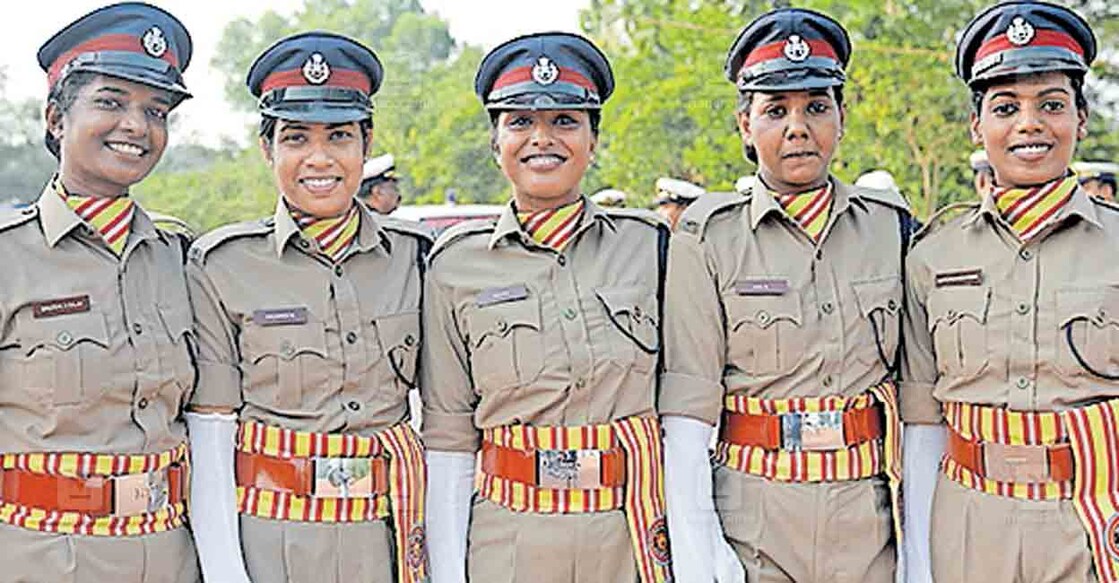 
അഗ്നിരക്ഷാ സേനയു ഭാഗമായി മലപ്പുറം ഫയർ സ്റ്റേഷനിൽ 
നിയമിതരായ ഫയൽ വിമൻ ആദ്യ ബാച്ചിലെ അഞ്ചു വനിതകൾ.  
