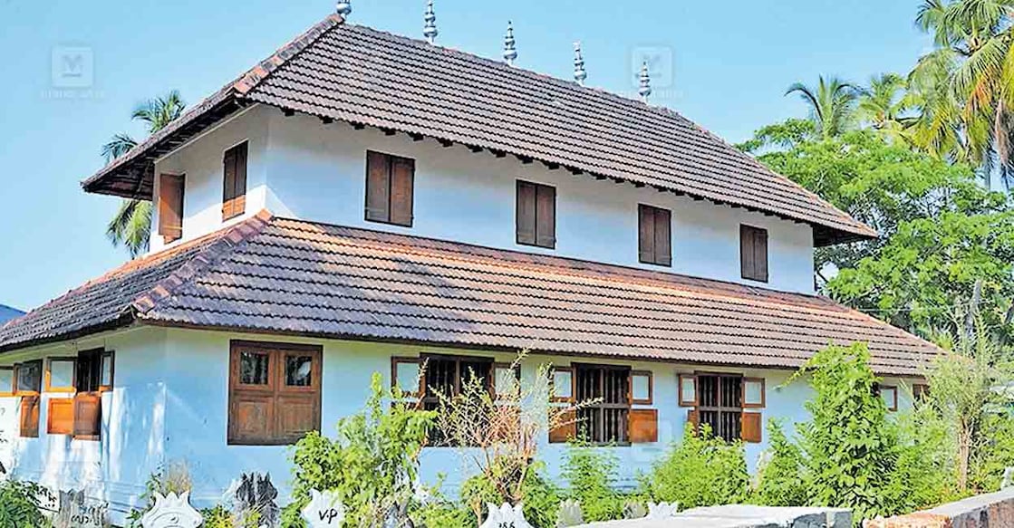 malappuram-ponnani-misri-pally
സംസ്ഥാന സർക്കാർ പൈതൃക ഭവനമായി പ്രഖ്യാപിച്ച പൊന്നാനി
മിസ്രിപ്പള്ളി.