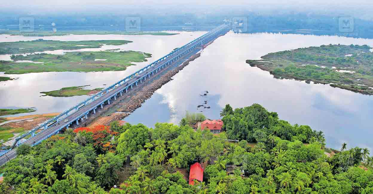 ഊറ്റാൻ മാത്രമായി ഒരു പദ്ധതി; പണക്കൊതി മൂത്ത് ഒരു ജനതയുടെ കുടിവെള്ളം