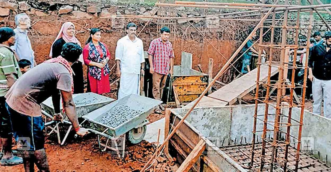 ശുദ്ധജലപദ്ധതിക്കായി കക്കാട് ജലസംഭരണിയുടെ നിർമാണം 
ആരംഭിച്ചപ്പോൾ.  