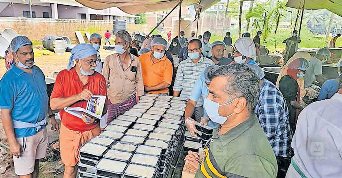 അങ്ങാടിപ്പുറം പാലിയേറ്റീവിന് കെട്ടിടം നിർമിക്കാൻ സംഘടിപ്പിച്ച ബിരിയാണി ചാലഞ്ച്.  