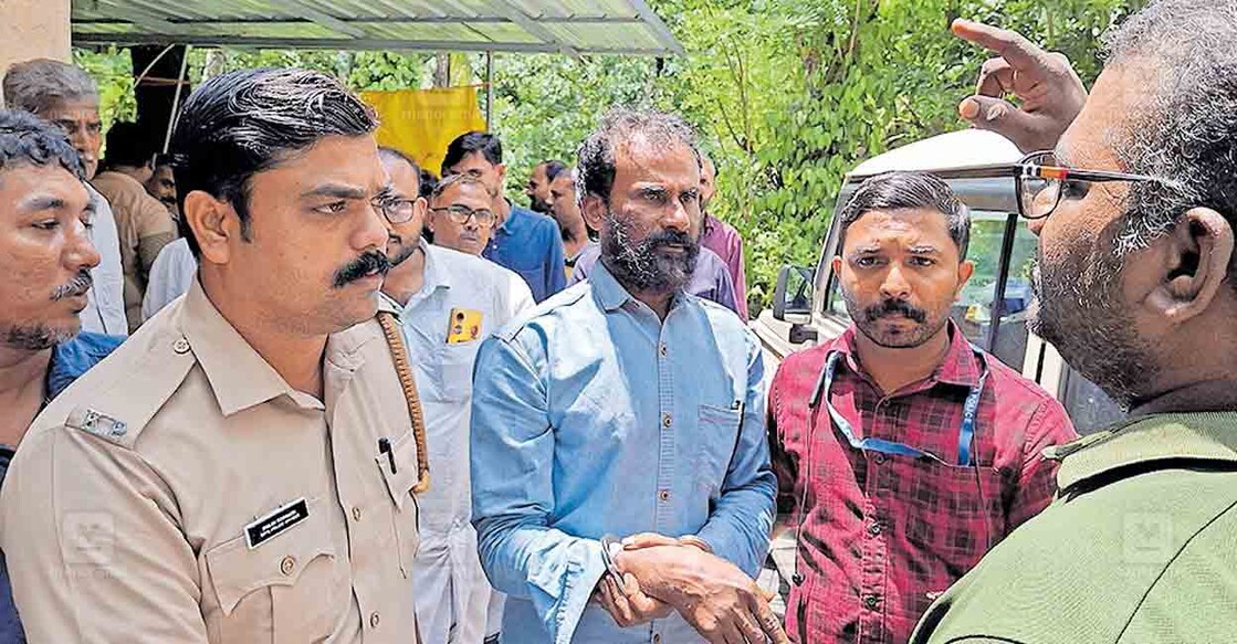 malappuram-shajahan-case മോഷണക്കേസിൽ പിടിയിലായ ഷാജഹാനെ കൊടിഞ്ഞി കുറൂലെ
വീട്ടിൽ തെളിവെടുപ്പിന് എത്തിച്ചപ്പോൾ.