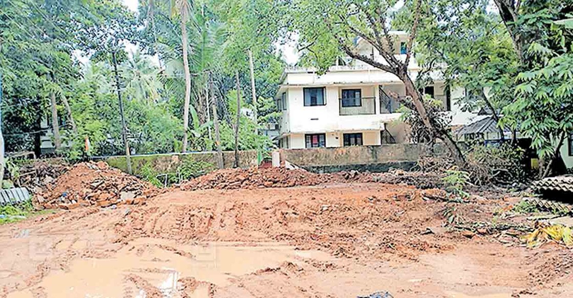 പെരുമ്പടപ്പ് വില്ലേജ് ഓഫിസ് കെട്ടിടം നിർമിക്കുന്ന സ്ഥലം