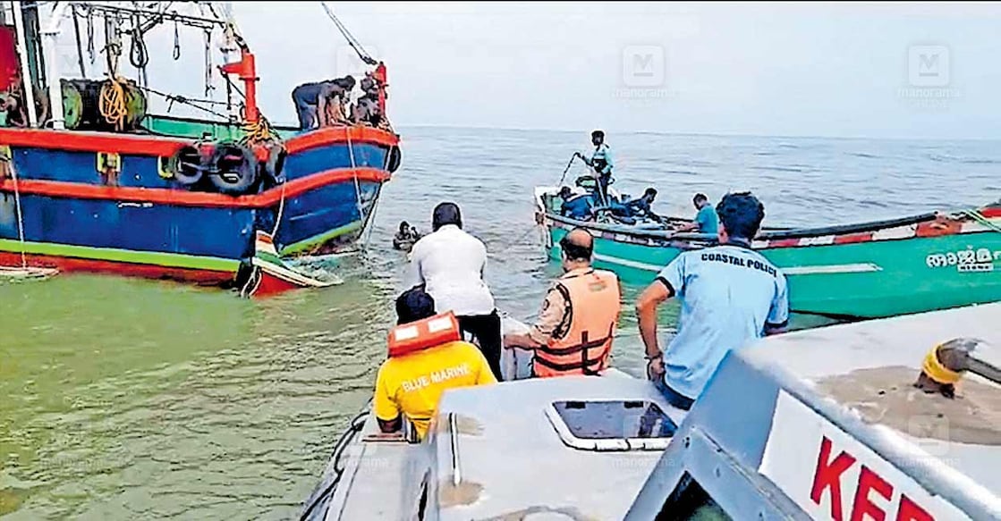 boat-accident കടലിൽ വള്ളം മറിഞ്ഞുണ്ടായ അപകടത്തിൽ തീരദേശ പൊലീസും ഫിഷറീസ് അധികൃതരും മത്സ്യത്തൊഴിലാളികളും ചേർന്ന് രക്ഷാപ്രവർത്തനം നടത്തുന്നു.