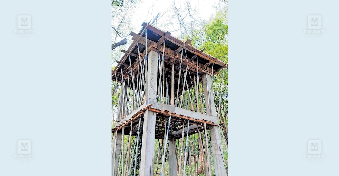 മുണ്ടേരി കുമ്പളപ്പാറ ഊരിലേക്ക് വെള്ളമെത്തിക്കാനുള്ള ശുദ്ധജല പദ്ധതിയുടെ ഭാഗമായി നിർമിക്കുന്ന ജലസംഭരണി.