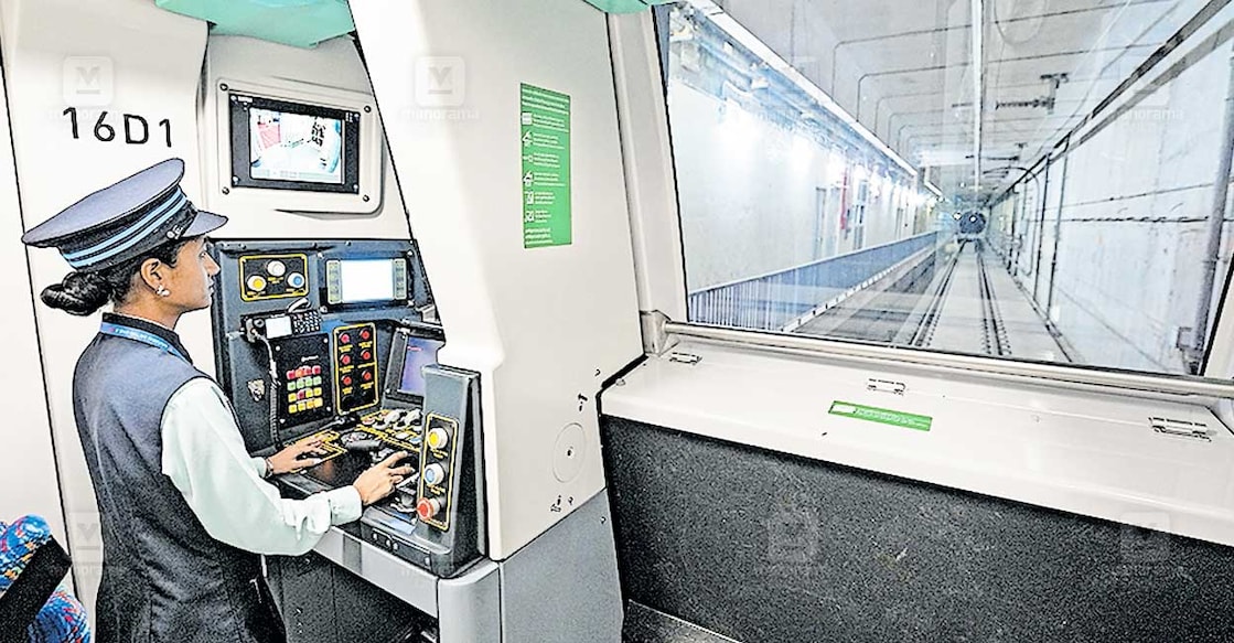 ns1-mumbai-bkc-varly-metro സസന്തോഷം, സുഖയാത്ര: ബികെസി– വർളി മെട്രോ പാതയിലൂടെ ട്രെയിൻ കടന്നുപോകുന്നു. ചിത്രങ്ങൾ: പിടിഐ